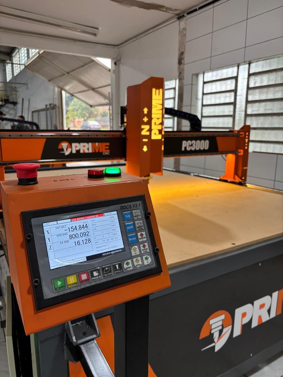Mesa e painel de controle